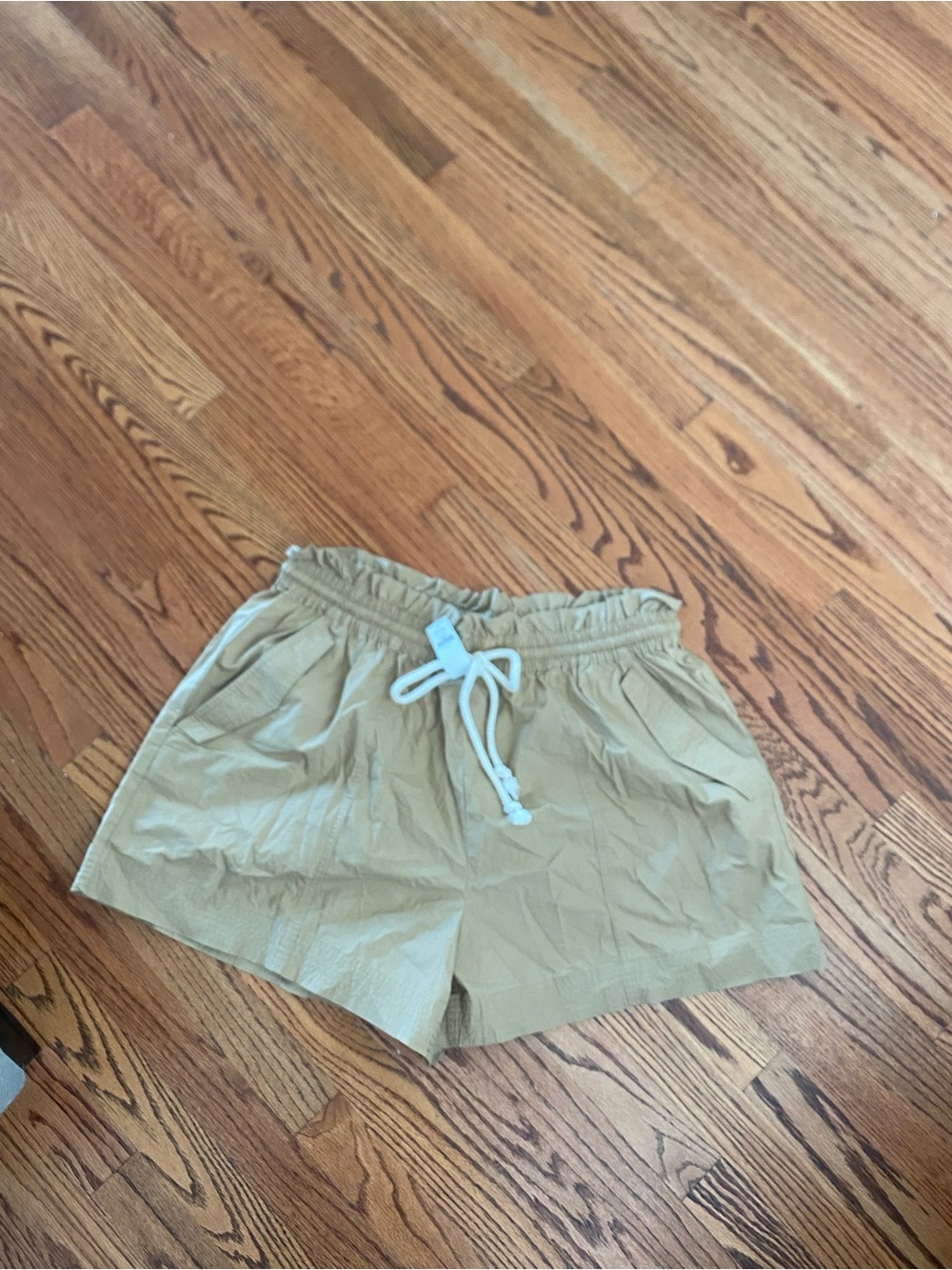 Banana Republic Casual Elastic-Waist Women's Shorts in Light Khaki